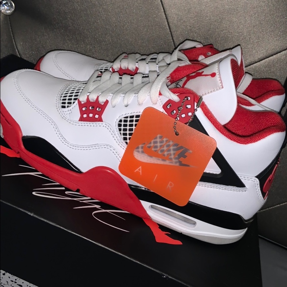 Air Jordan 4 Retro